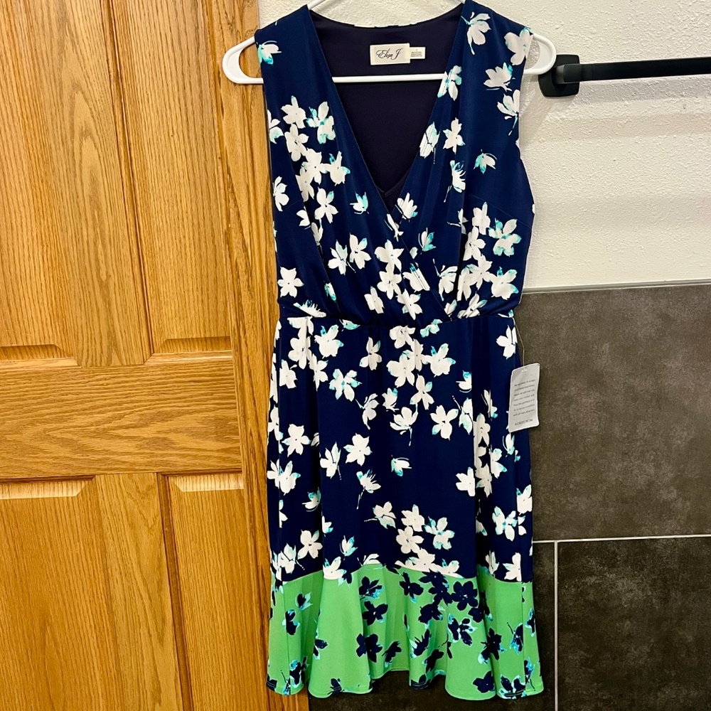 NWT Eliza J Women's Floral Printed Faux Wrap Surplus Bodice Dress Size 2 - Picture 3 of 12